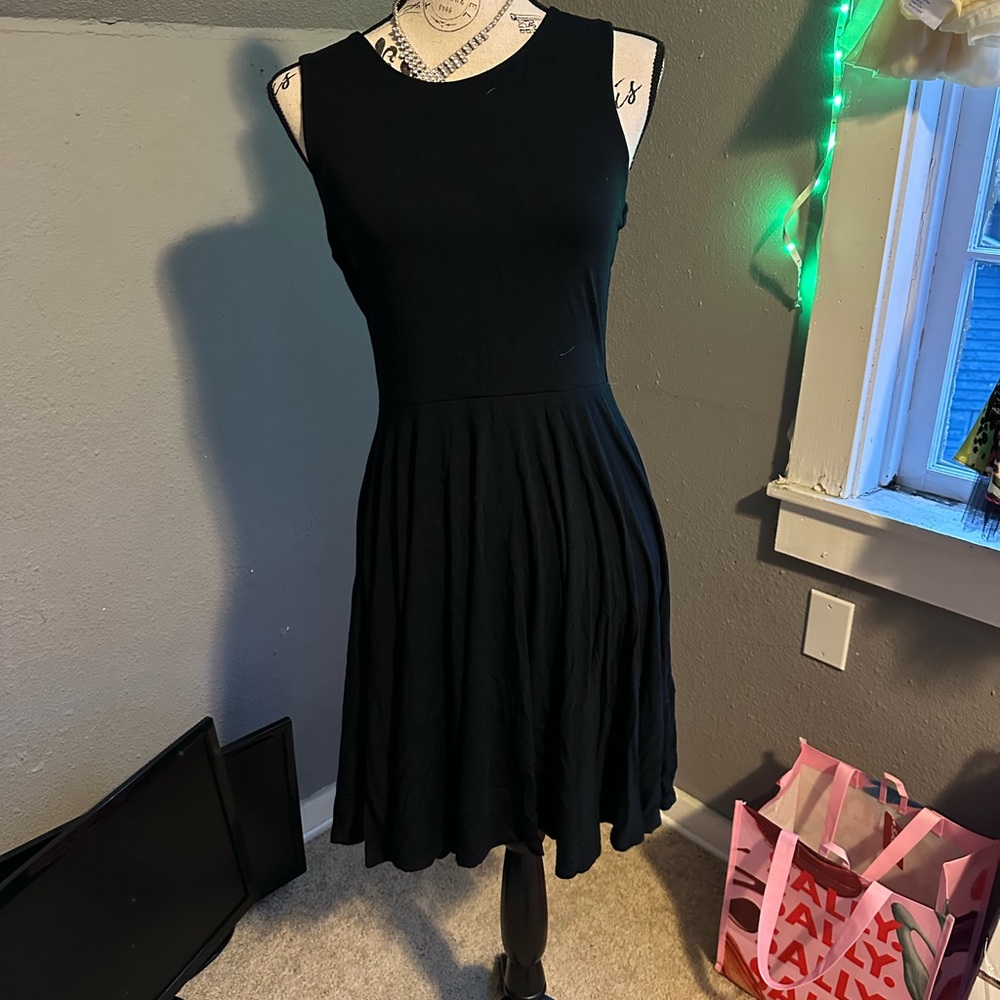Elegant Black Sleeveless Dress